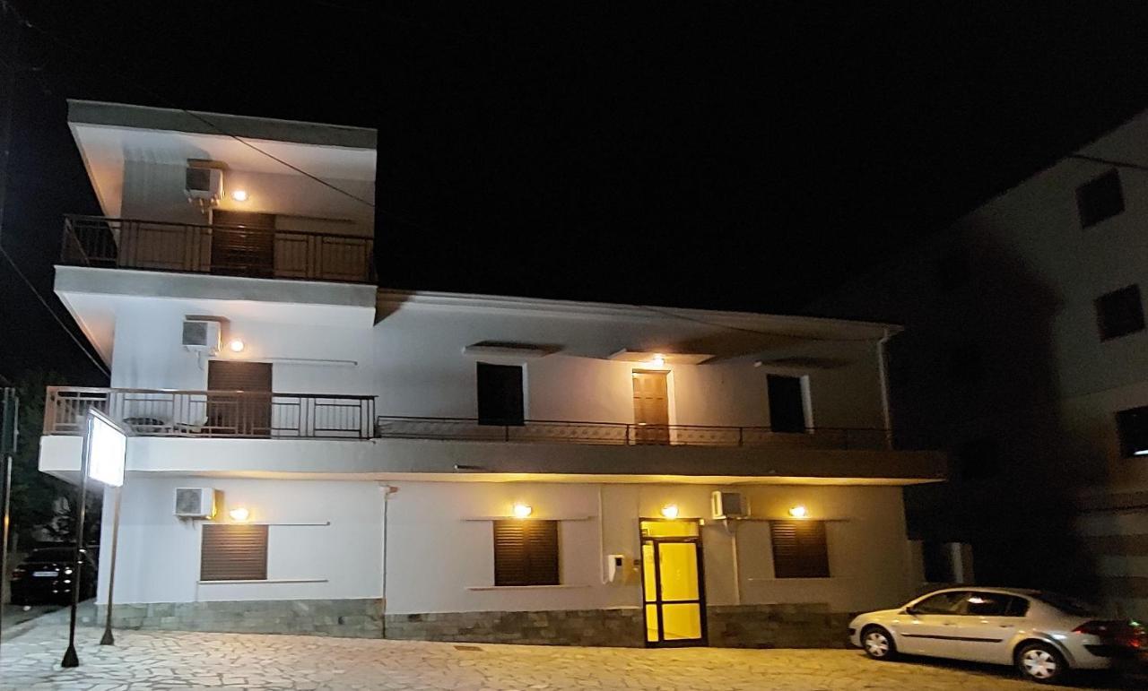 Polemarhos Guest House 4 Kalambaka Esterno foto